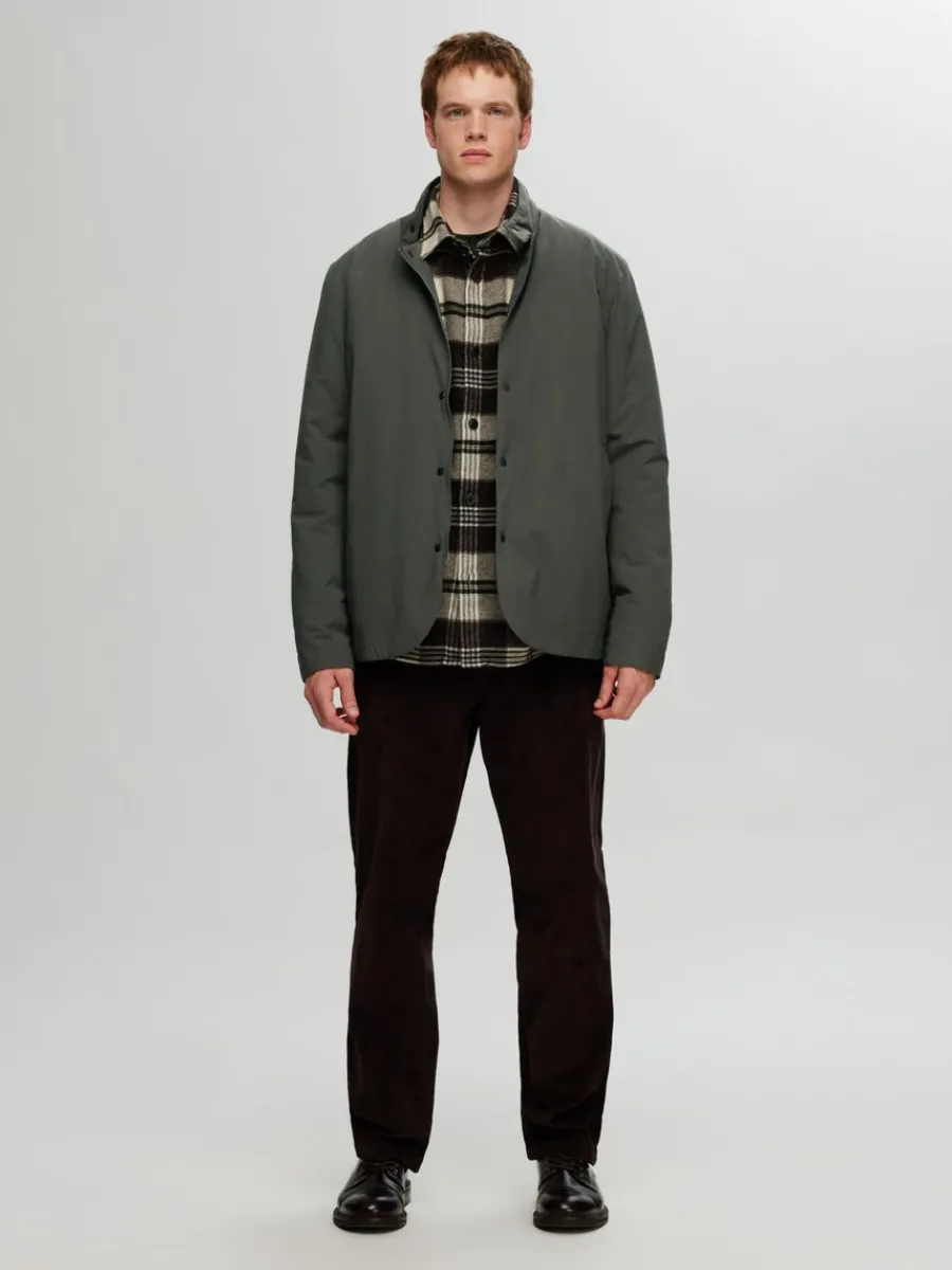 vattenavvisande_ltt_jacka_3.webp SELECTED VATTENAVVISANDE LÄTT JACKA Green Shop