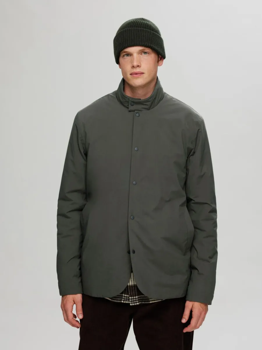 vattenavvisande_ltt_jacka_4.webp SELECTED VATTENAVVISANDE LÄTT JACKA Green Shop