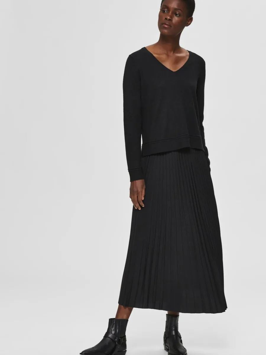 veckad_midikjol_4.webp SELECTED VECKAD MIDIKJOL Black Cheap