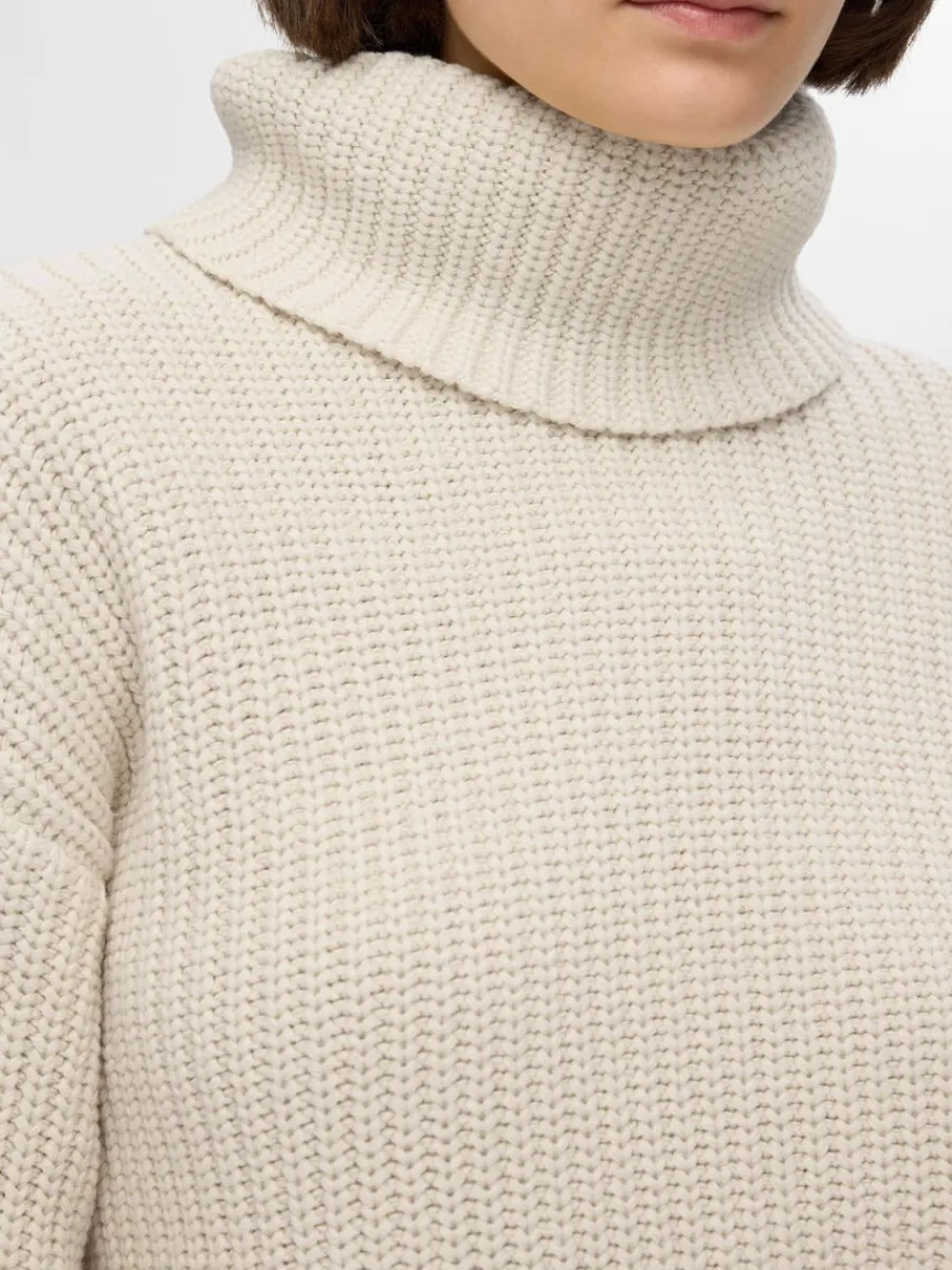 verdimensionerad_grovstic_3-1.webp SELECTED ÖVERDIMENSIONERAD GROVSTICKAD TRÖJA Beige Outlet