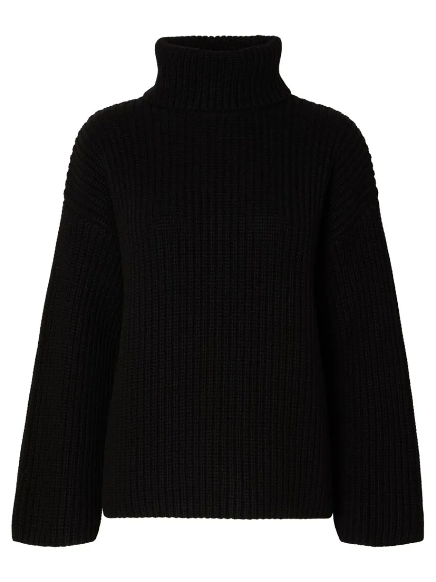 verdimensionerad_grovstic_5.webp SELECTED ÖVERDIMENSIONERAD GROVSTICKAD TRÖJA Black Discount