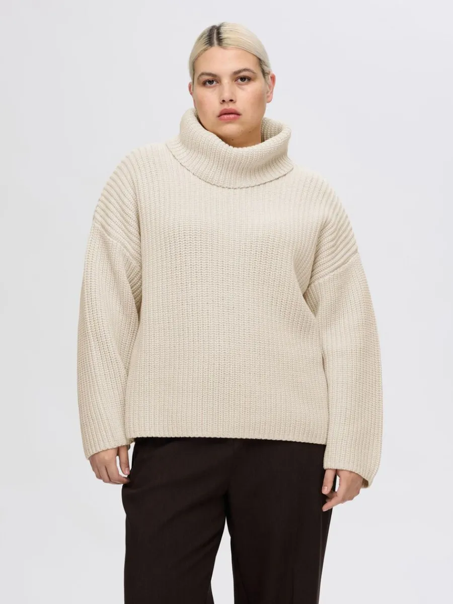 verdimensionerad_grovstic_6-1.webp SELECTED ÖVERDIMENSIONERAD GROVSTICKAD TRÖJA Beige Outlet