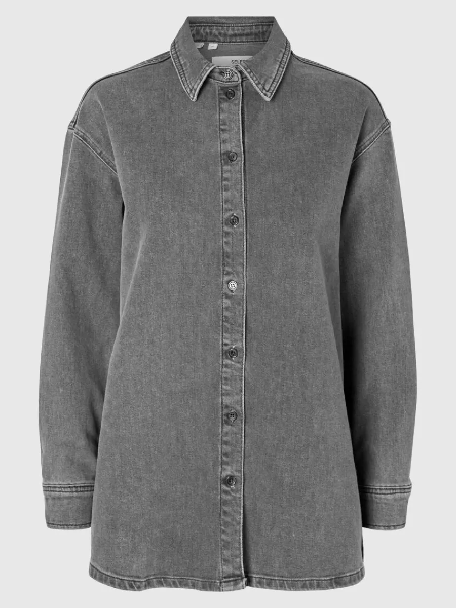 verdimensionerad_jeansskj_5-1.webp SELECTED ÖVERDIMENSIONERAD JEANSSKJORTA Grey Store