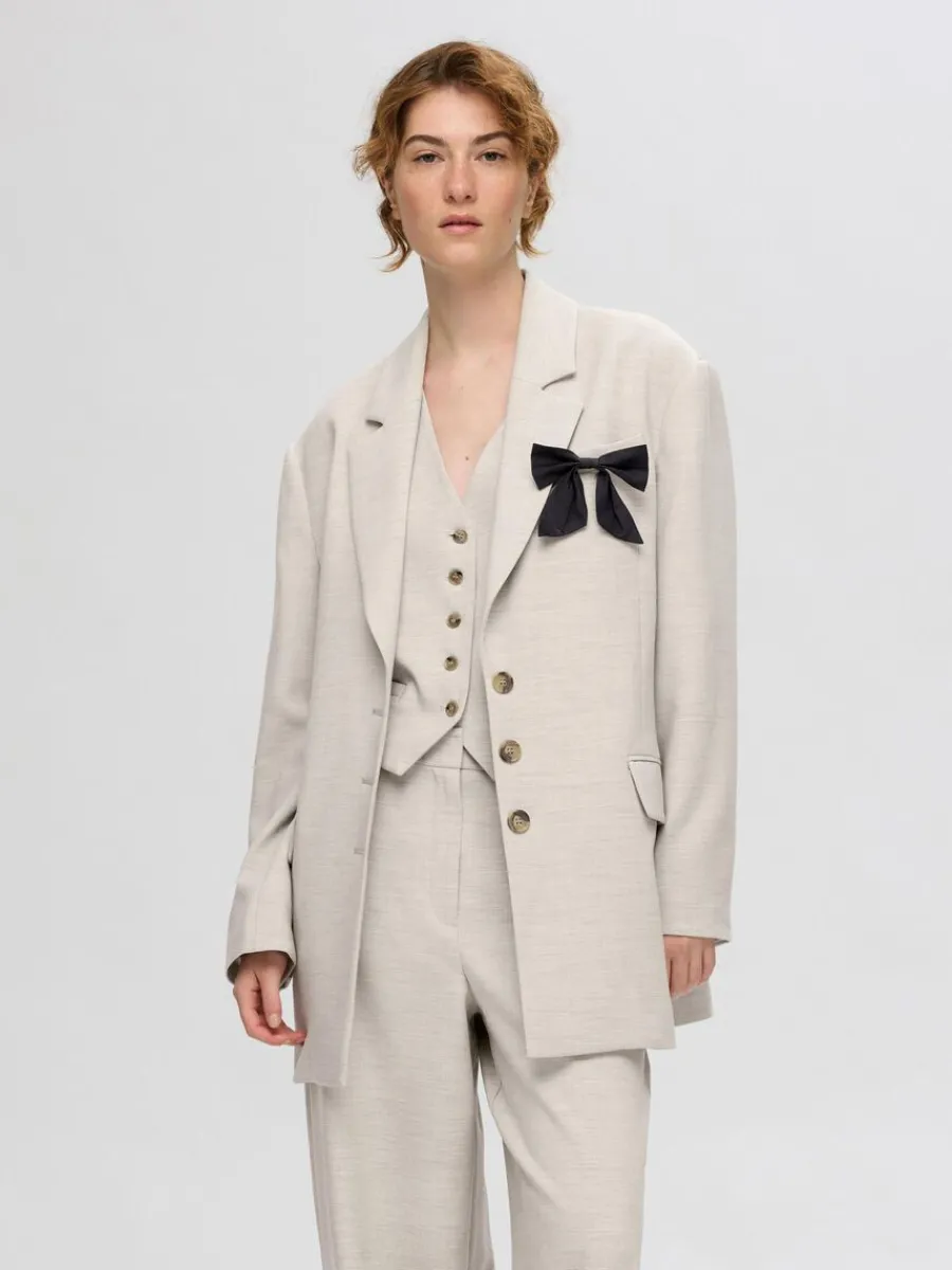 verdimensionerad_kavaj_0.webp SELECTED ÖVERDIMENSIONERAD KAVAJ Beige Sale