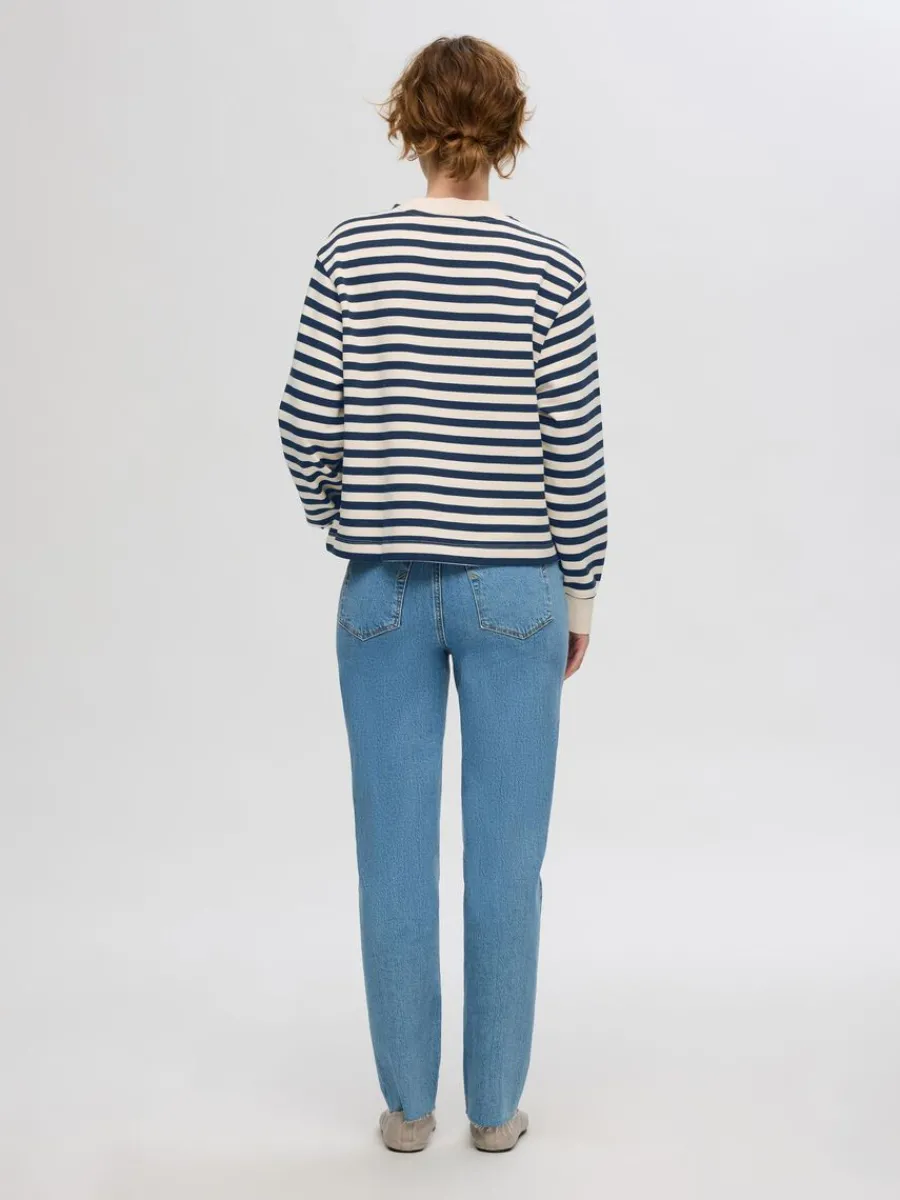 verdimensionerad_randig_s_4.webp SELECTED ÖVERDIMENSIONERAD RANDIG SWEATSHIRT Blue Shop