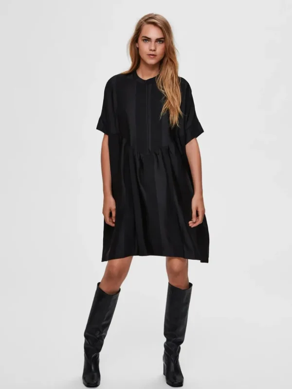 SELECTED ÖVERDIMENSIONERAD SATIN KORT KLÄNNING Black Hot