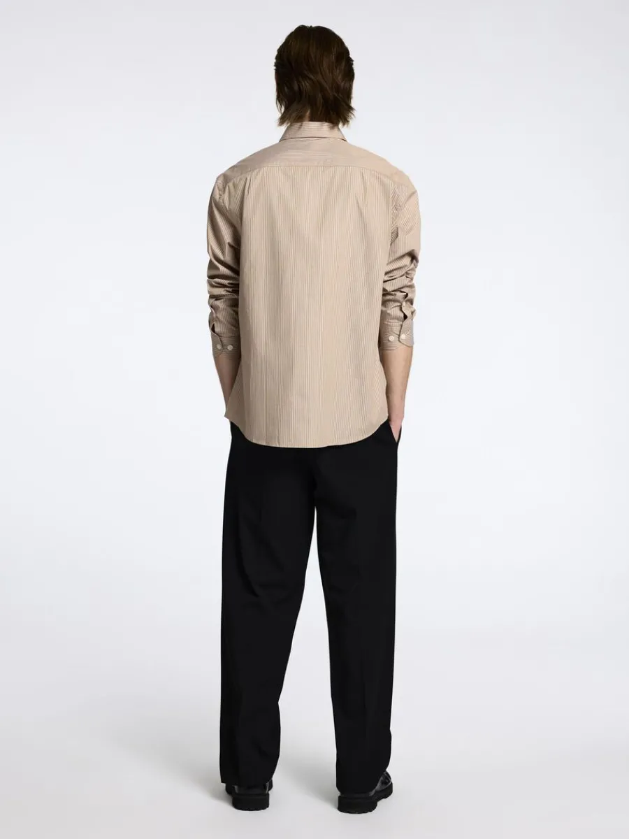 verdimensionerad_skjorta_1-5.webp SELECTED ÖVERDIMENSIONERAD SKJORTA Brown Discount