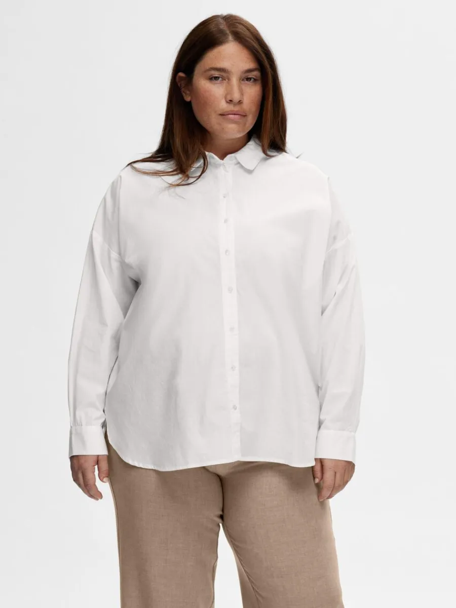 verdimensionerad_skjorta_5.webp SELECTED ÖVERDIMENSIONERAD SKJORTA White Clearance