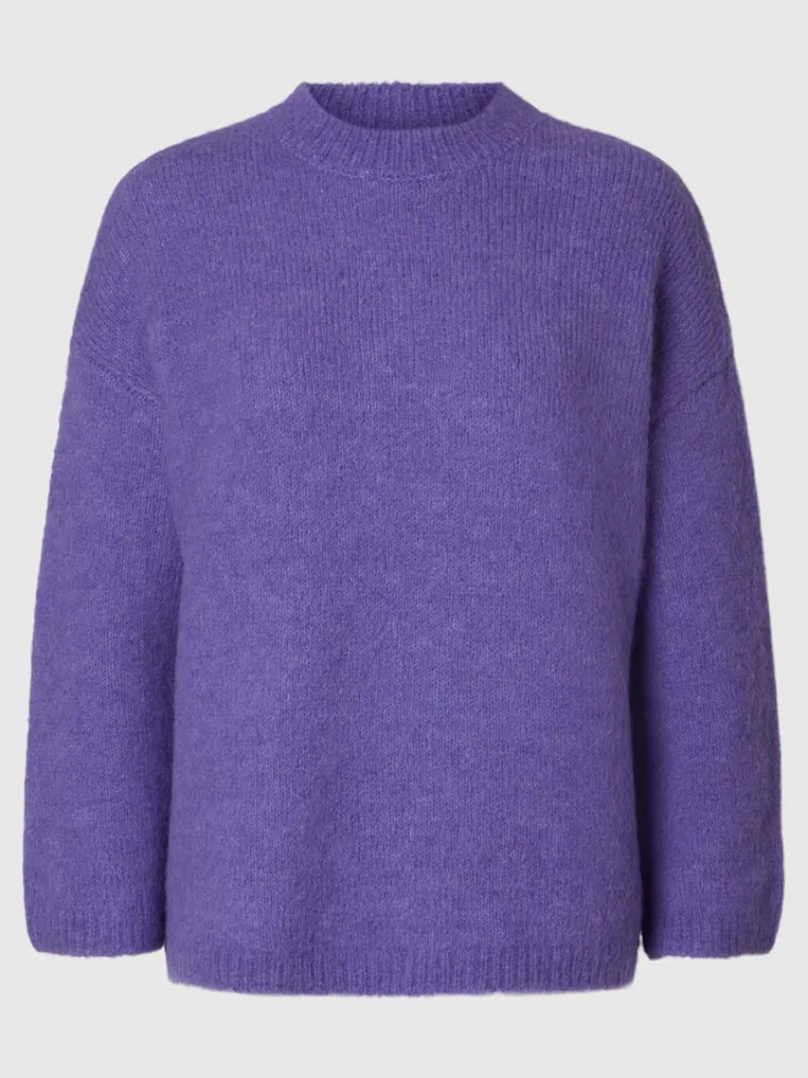 verdimensionerad_stickad__0-1.webp SELECTED ÖVERDIMENSIONERAD STICKAD TRÖJA Purple Online