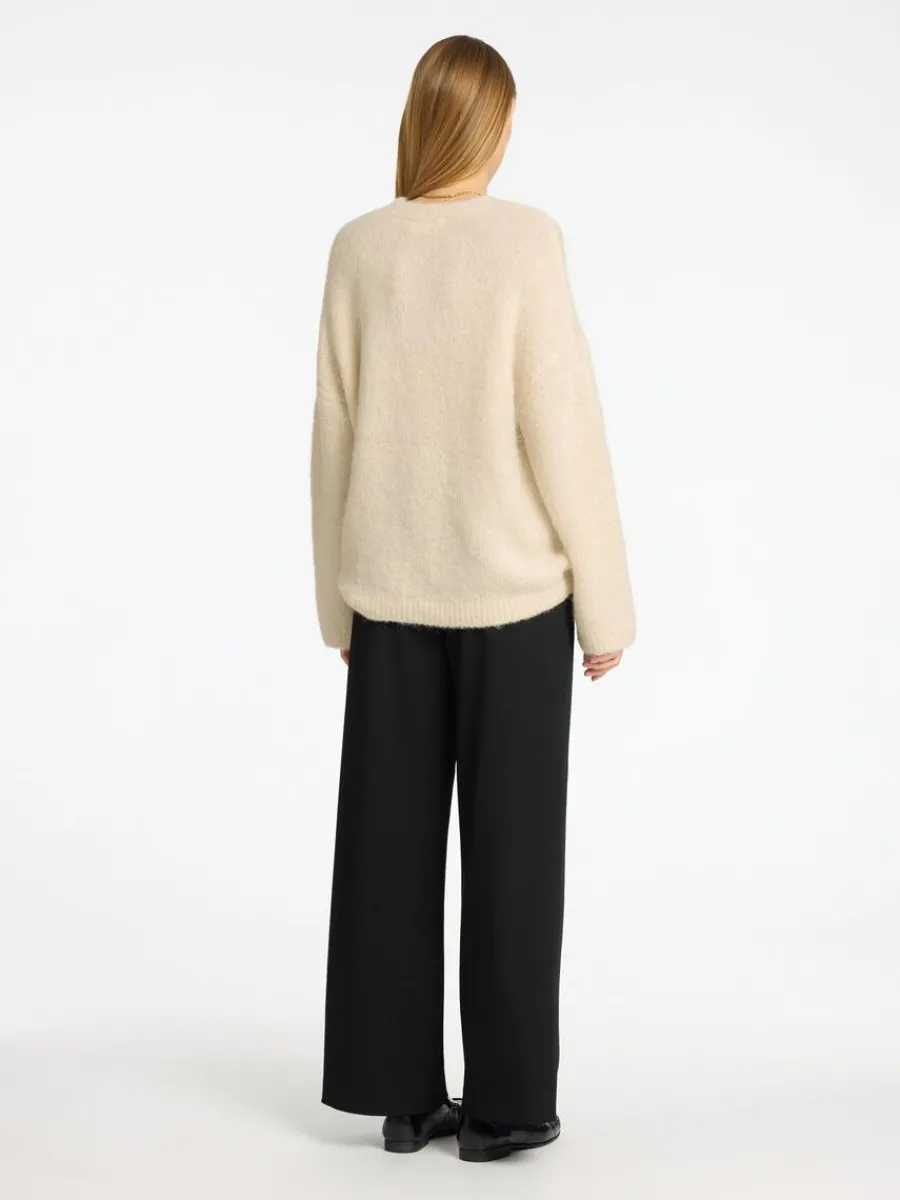 verdimensionerad_stickad__4-3.webp SELECTED ÖVERDIMENSIONERAD STICKAD TRÖJA Beige Flash Sale