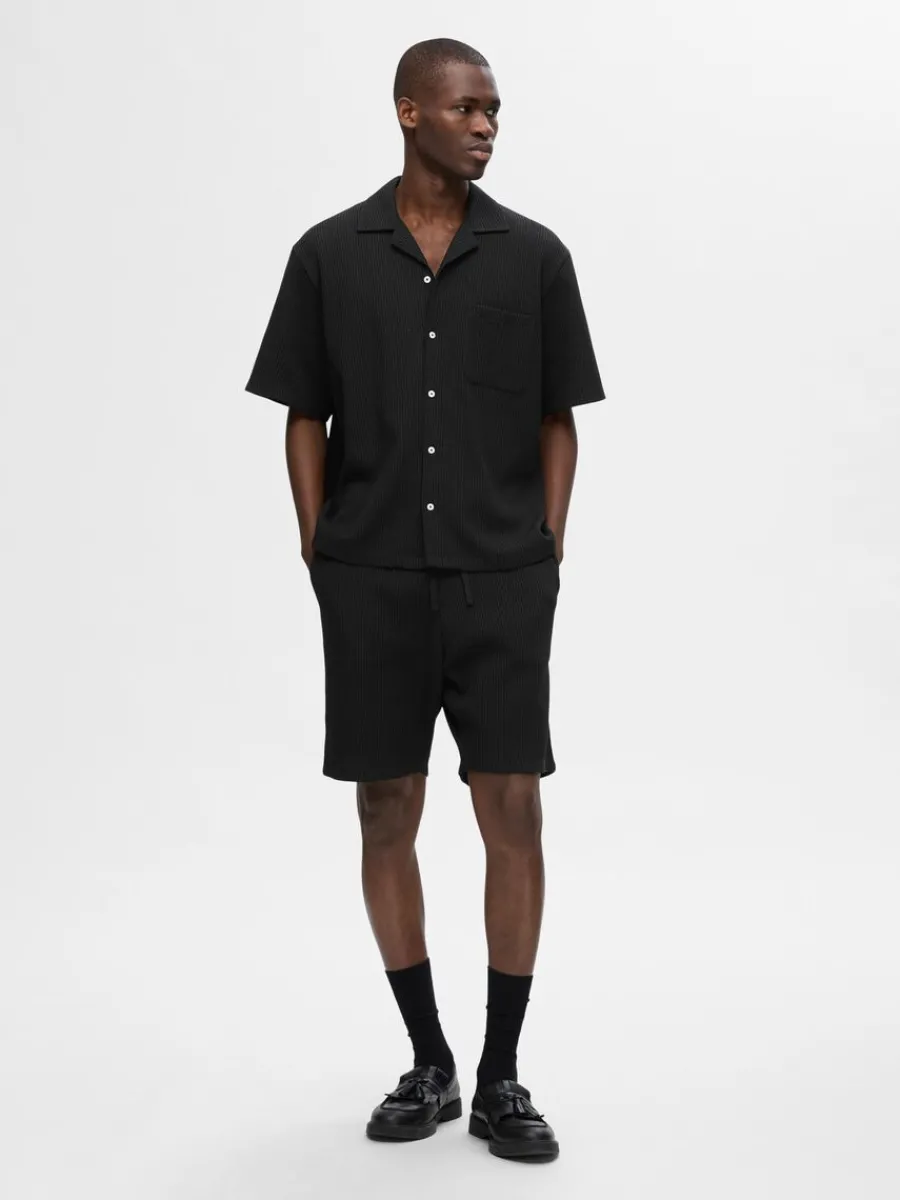 vfflad_shorts_2.webp SELECTED VÅFFLAD SHORTS Black Online
