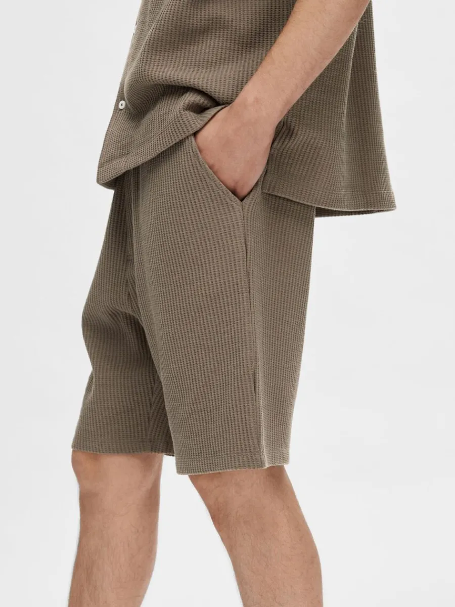 vfflad_shorts_5-2.webp SELECTED VÅFFLAD SHORTS Brown Online