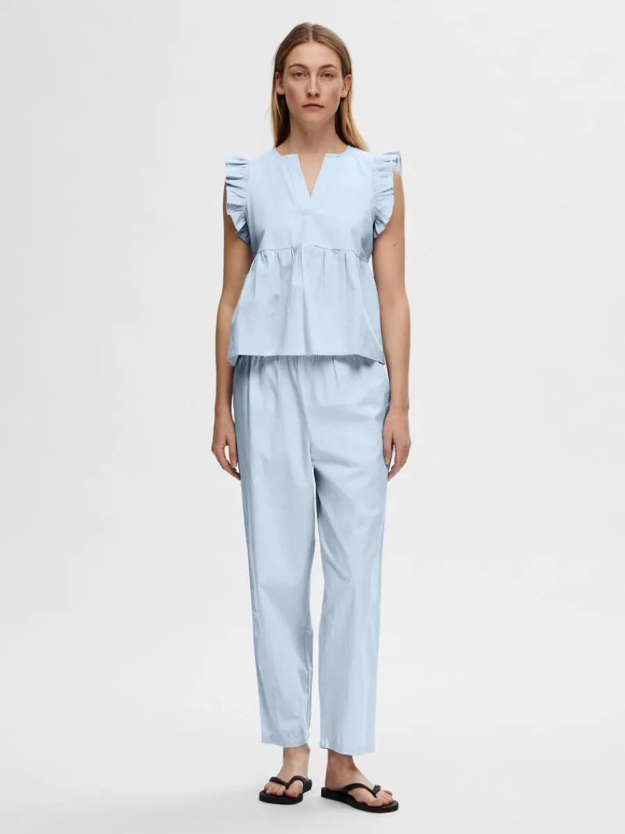 volangprydd_topp_0-3.webp SELECTED VOLANGPRYDD TOPP Blue Online