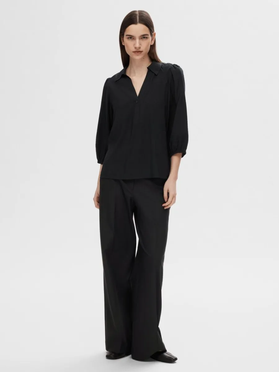 vringning_blus_1-1.webp SELECTED V-RINGNING BLUS Black Hot
