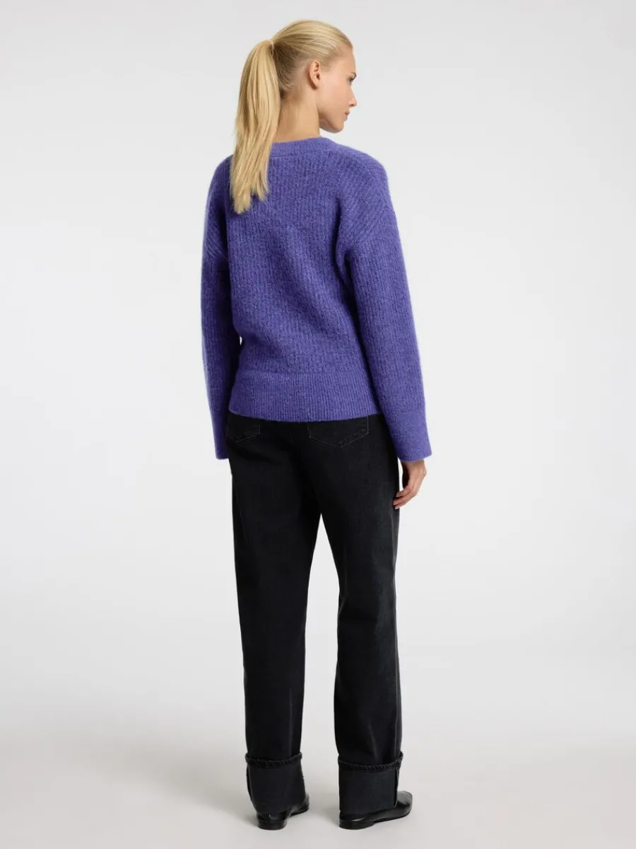 vringning_stickad_trja_4-1.webp SELECTED V-RINGNING STICKAD TRÖJA Purple Sale